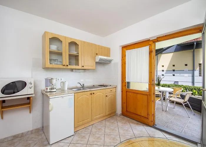 Familia 100/2 * Balatonmáriafürdő